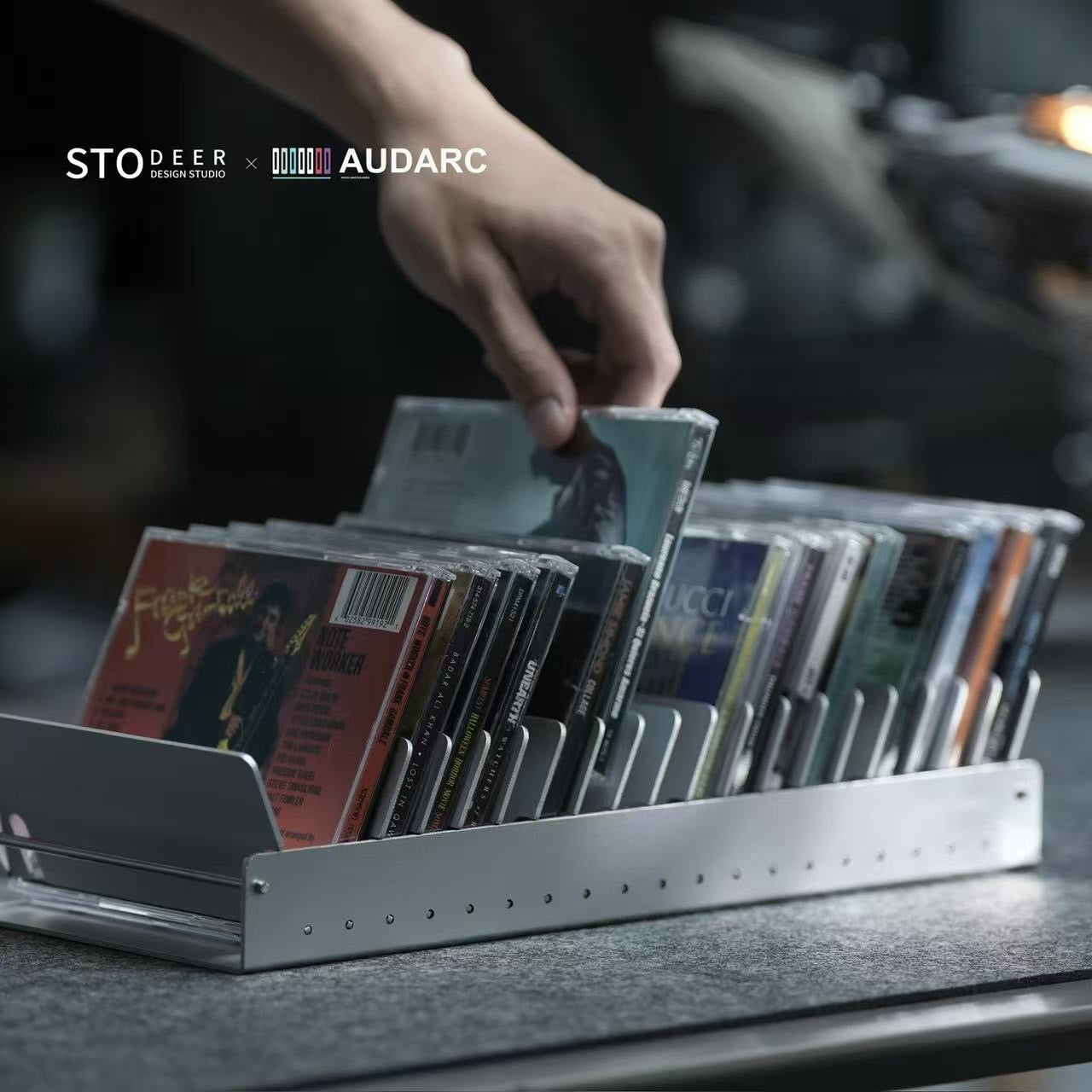 Stodeer製陽極酸化アルミニウム製CD収納ラック – CDデスクトップオーガナイザー