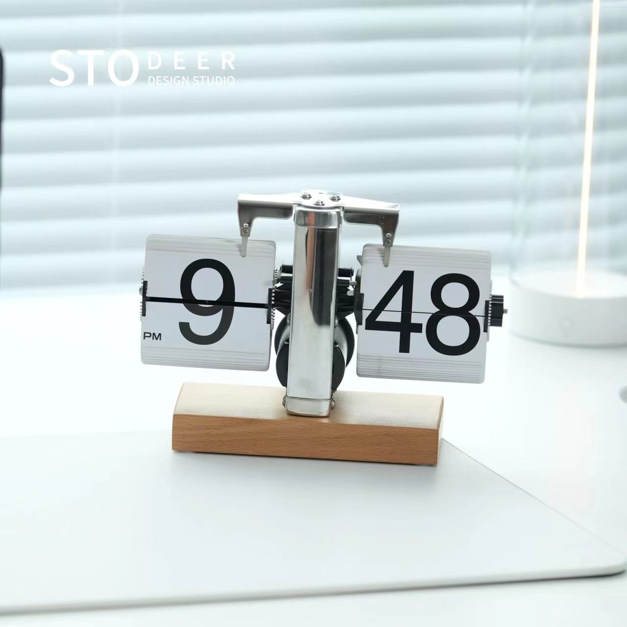 Stodeer（Custom walnut base）Creative automatic page turning clock