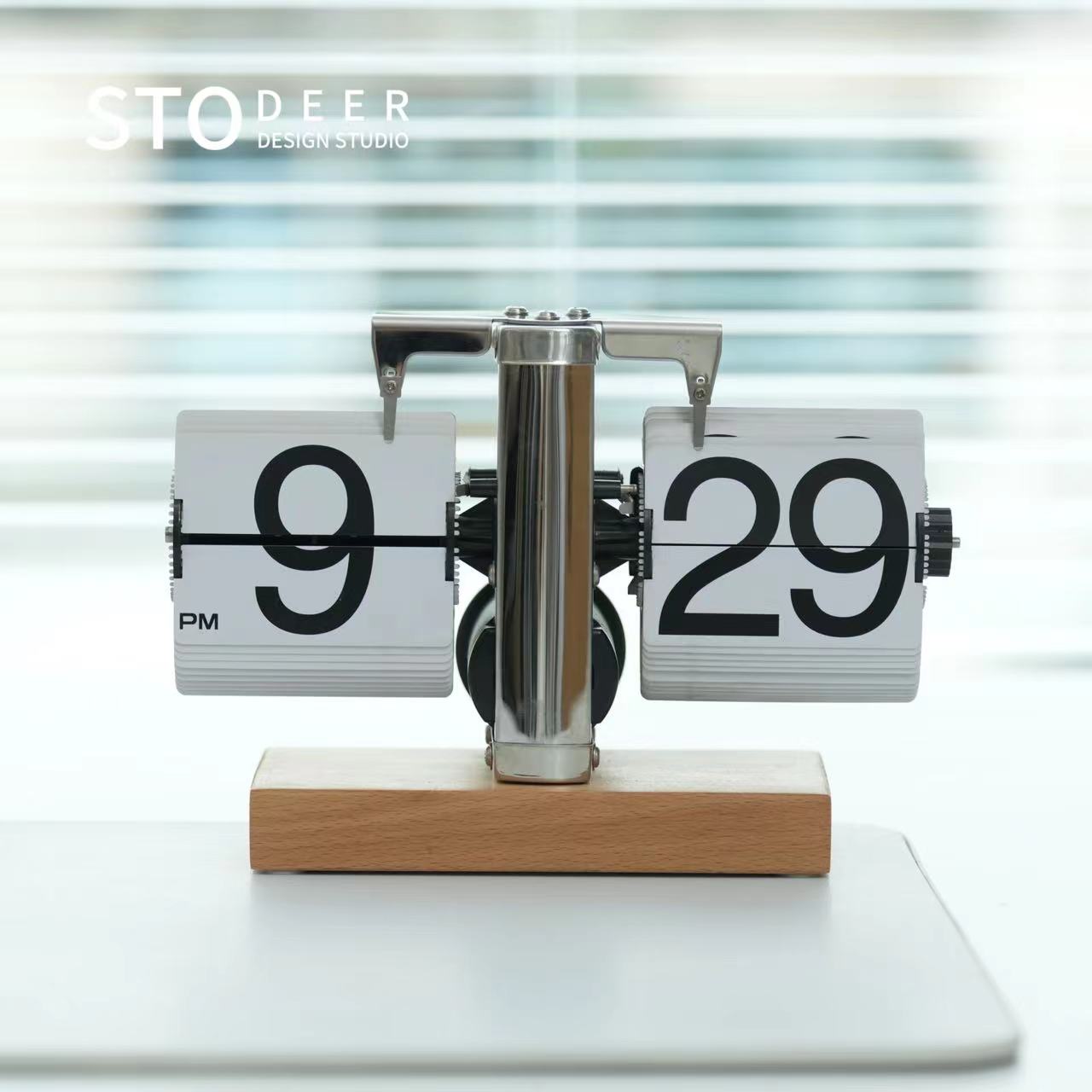 Stodeer（Custom walnut base）Creative automatic page turning clock