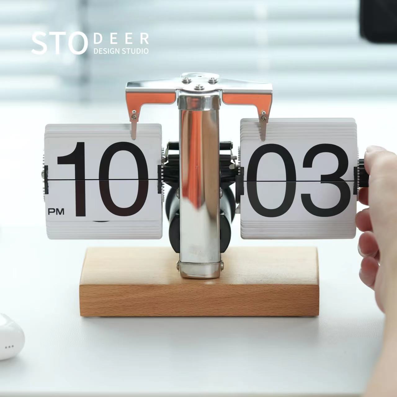 Stodeer（Custom walnut base）Creative automatic page turning clock