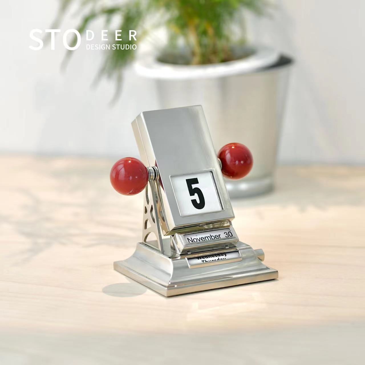 Stodeer Minimalist  Desktop Home Decor, Rotating Calendar, Metal Perpetual Calendar, Creative Ornament