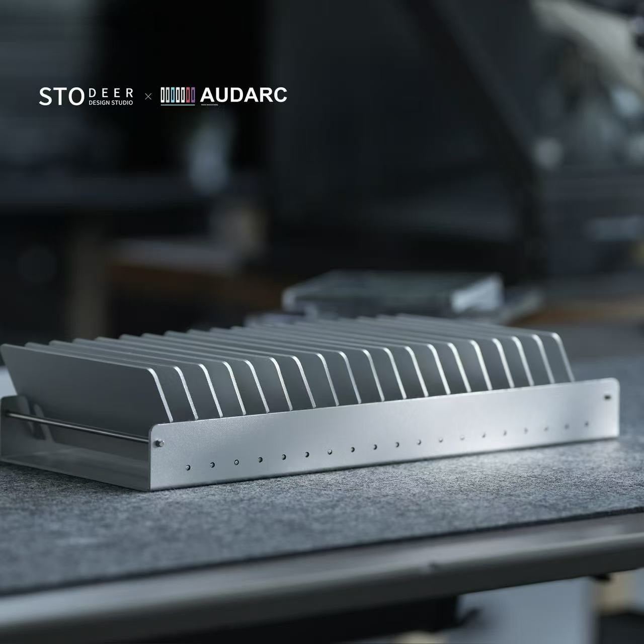 Stodeer製陽極酸化アルミニウム製CD収納ラック – CDデスクトップオーガナイザー