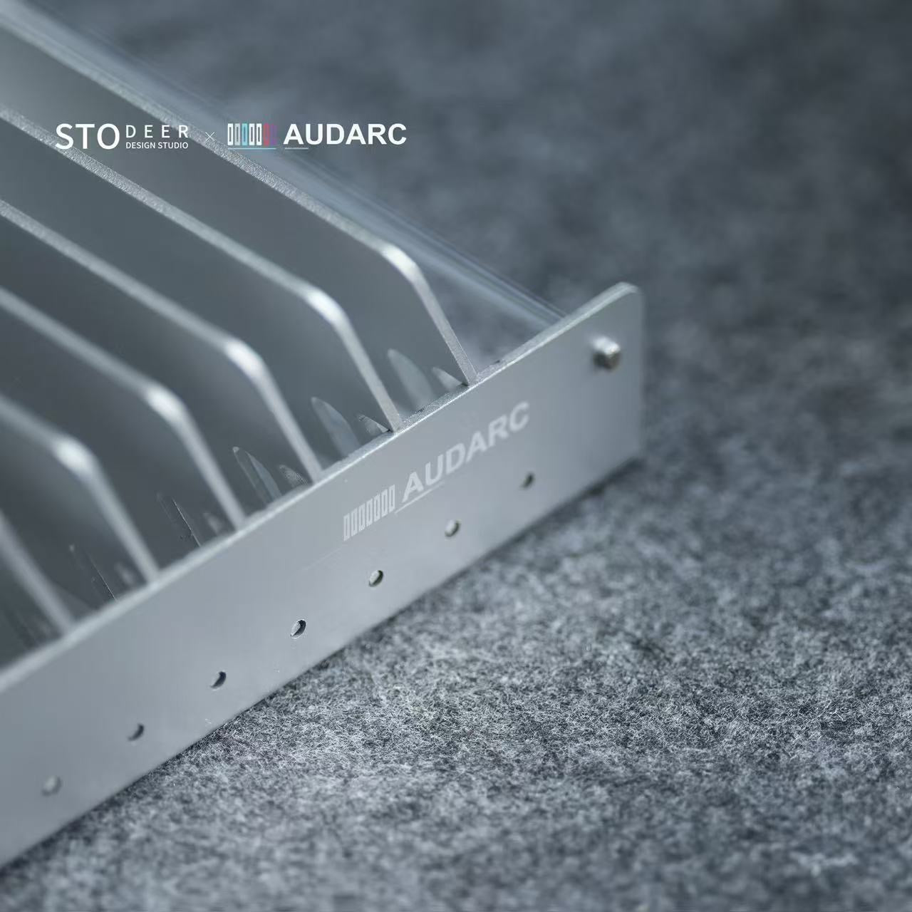 Stodeer製陽極酸化アルミニウム製CD収納ラック – CDデスクトップオーガナイザー