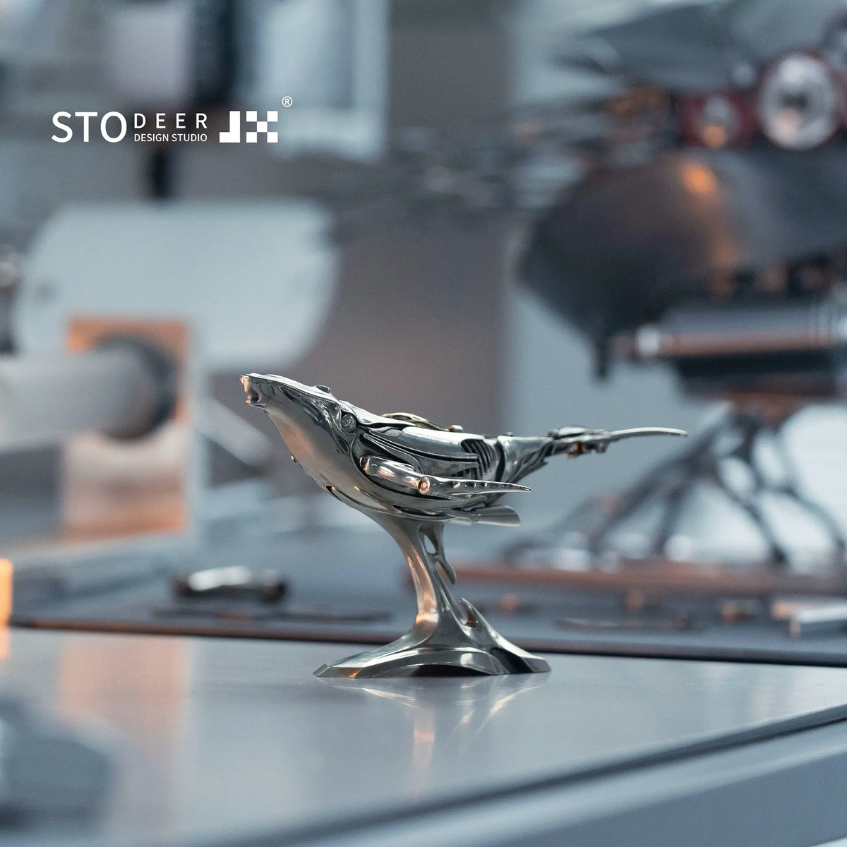 Stodeer Humpback Whale Mini Sculpture,Collectible Metal Desk Ornament