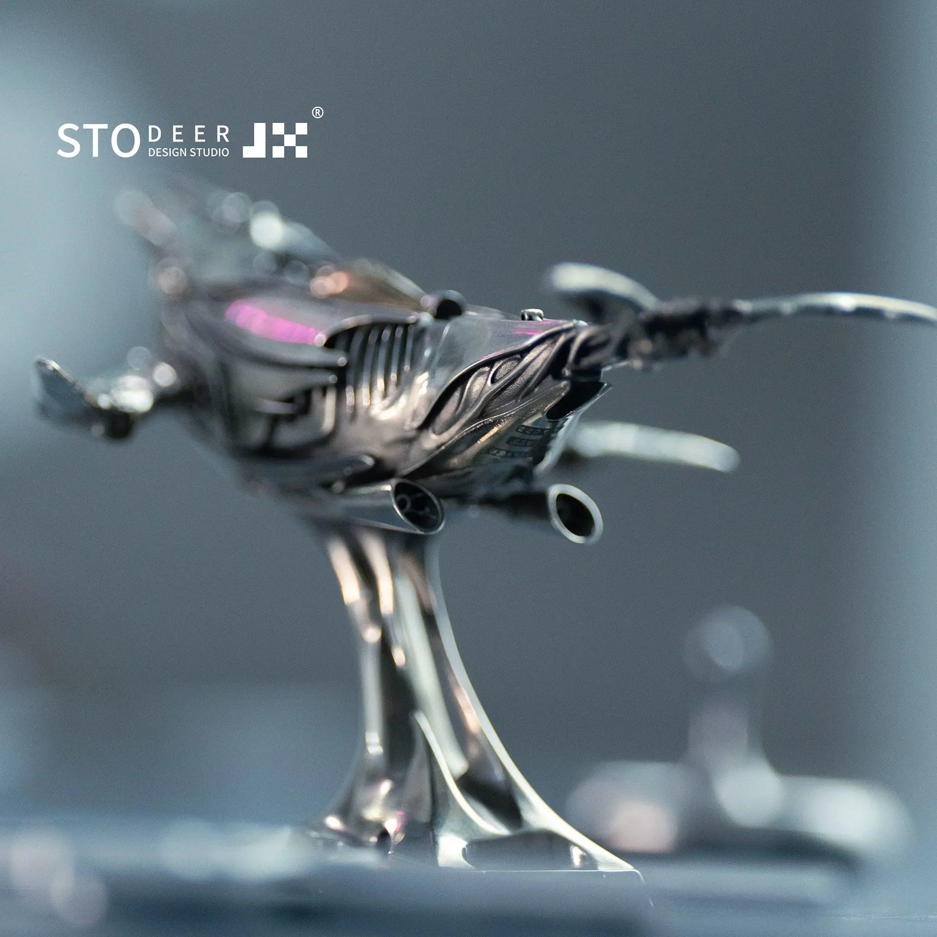 Stodeer Humpback Whale Mini Sculpture,Collectible Metal Desk Ornament