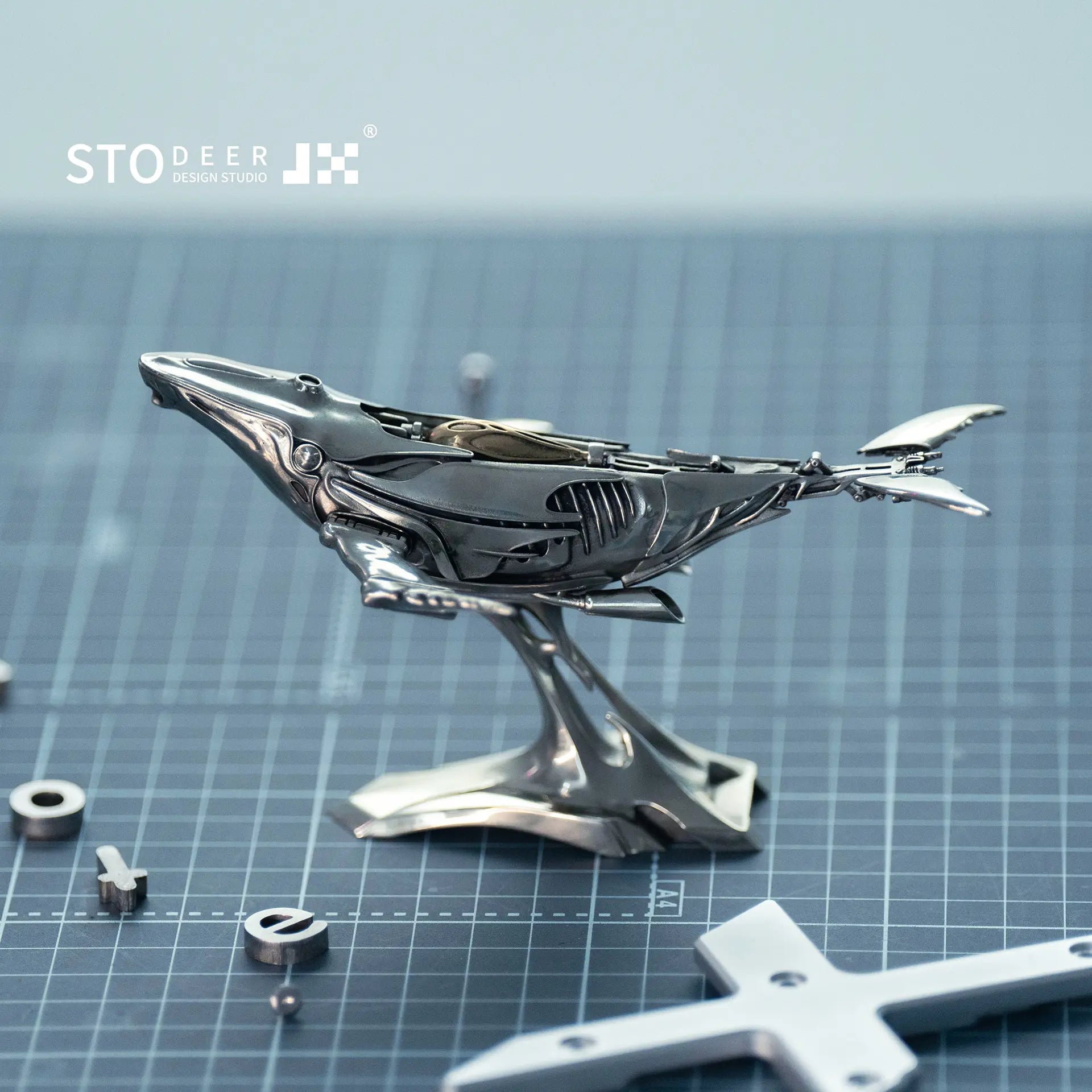 Stodeer Humpback Whale Mini Sculpture,Collectible Metal Desk Ornament