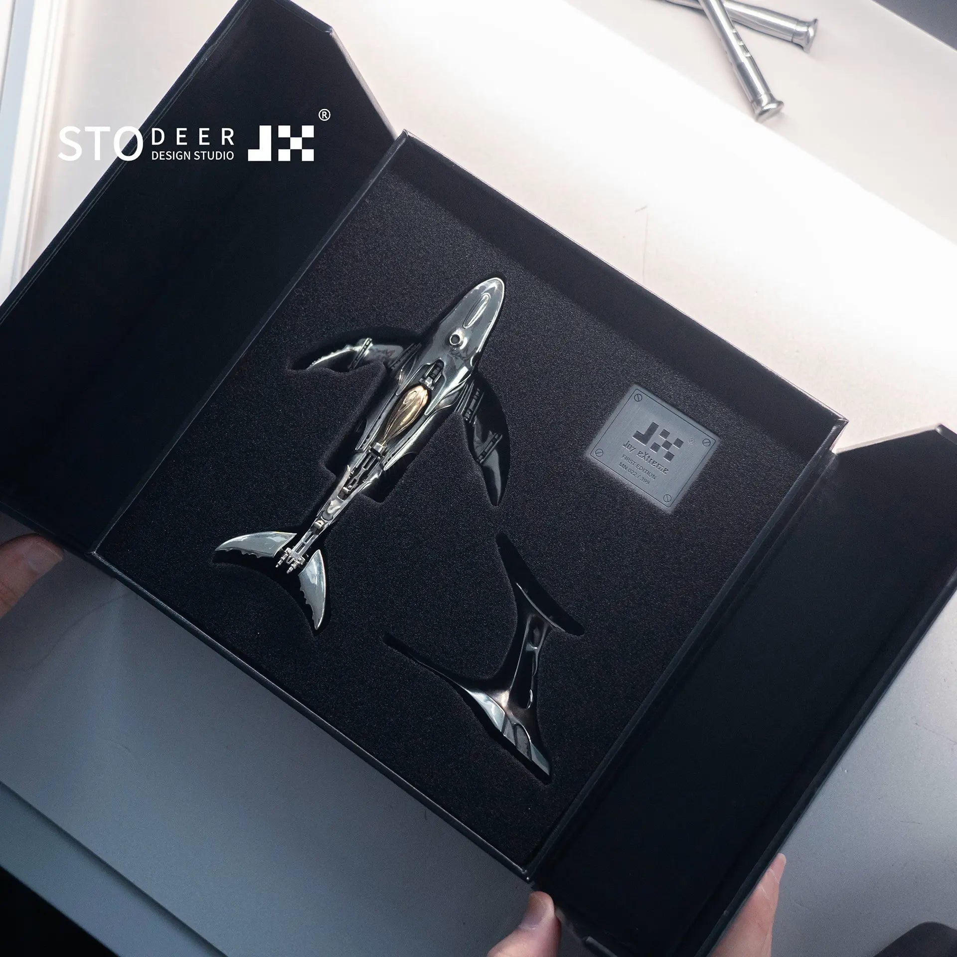 Stodeer Humpback Whale Mini Sculpture,Collectible Metal Desk Ornament