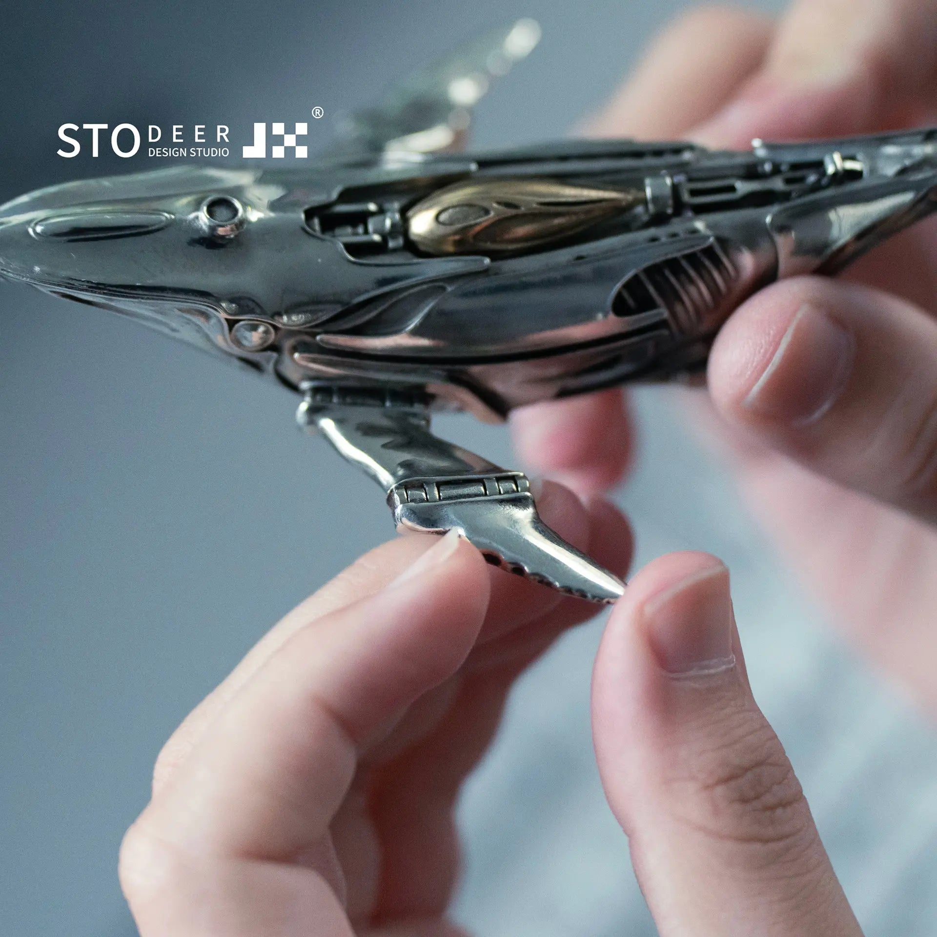 Stodeer Humpback Whale Mini Sculpture,Collectible Metal Desk Ornament