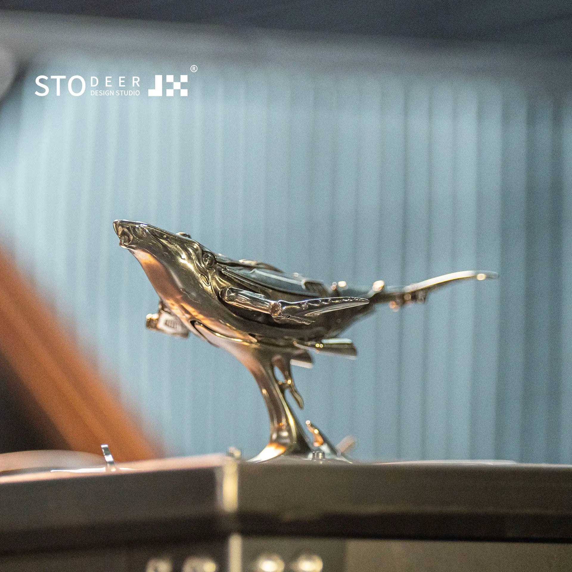 Stodeer Humpback Whale Mini Sculpture,Collectible Metal Desk Ornament